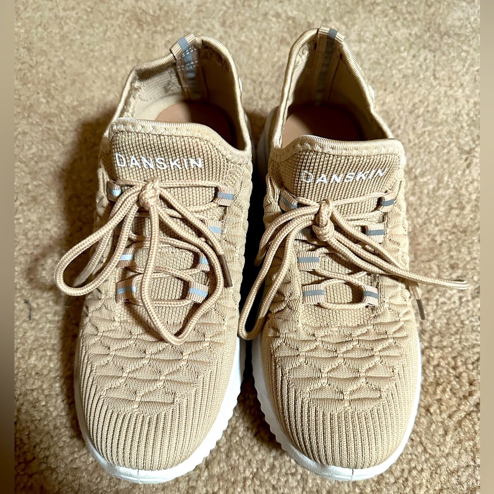 Danskin tennis shoes